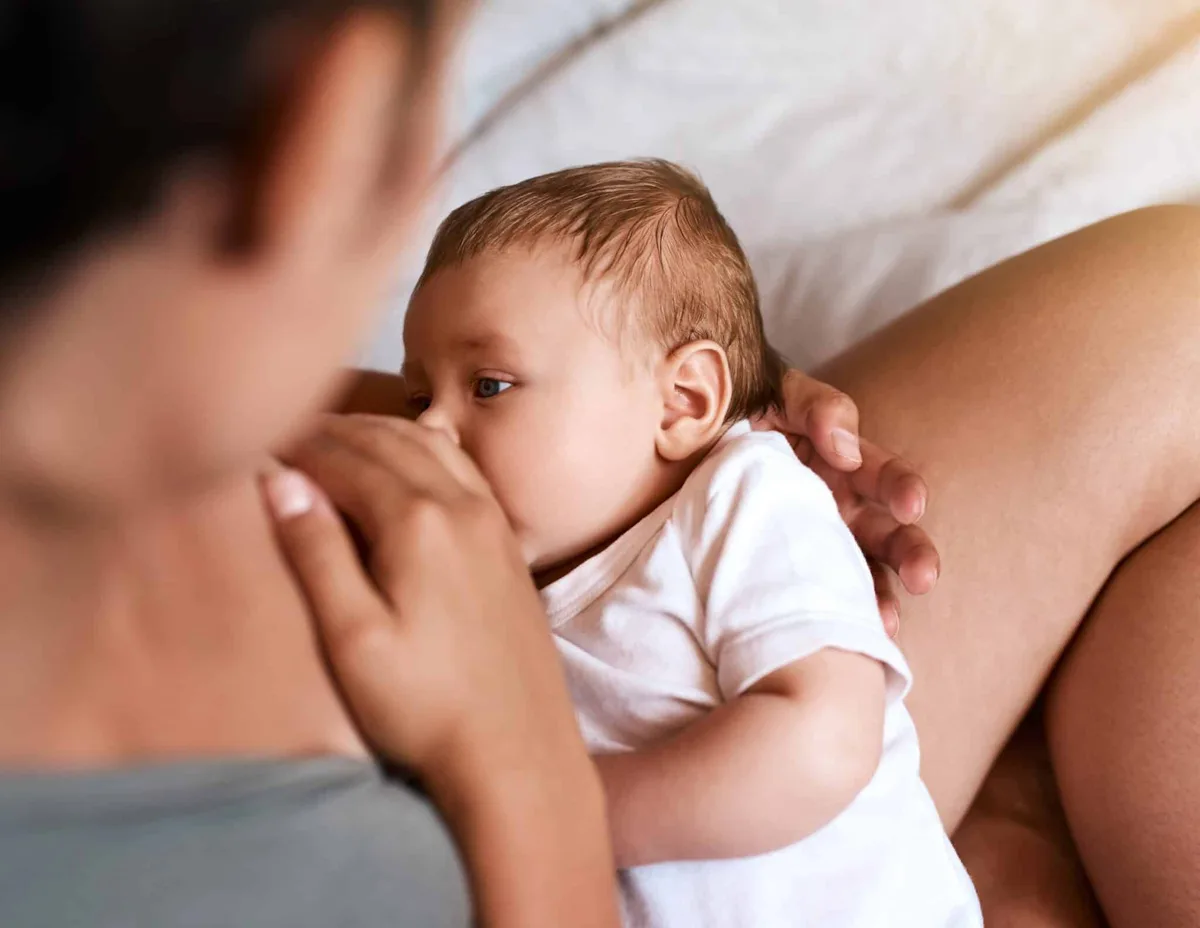 「母乳育児は母親の道徳テスト」スペイン人気インスタママの投稿が生むプレッシャー