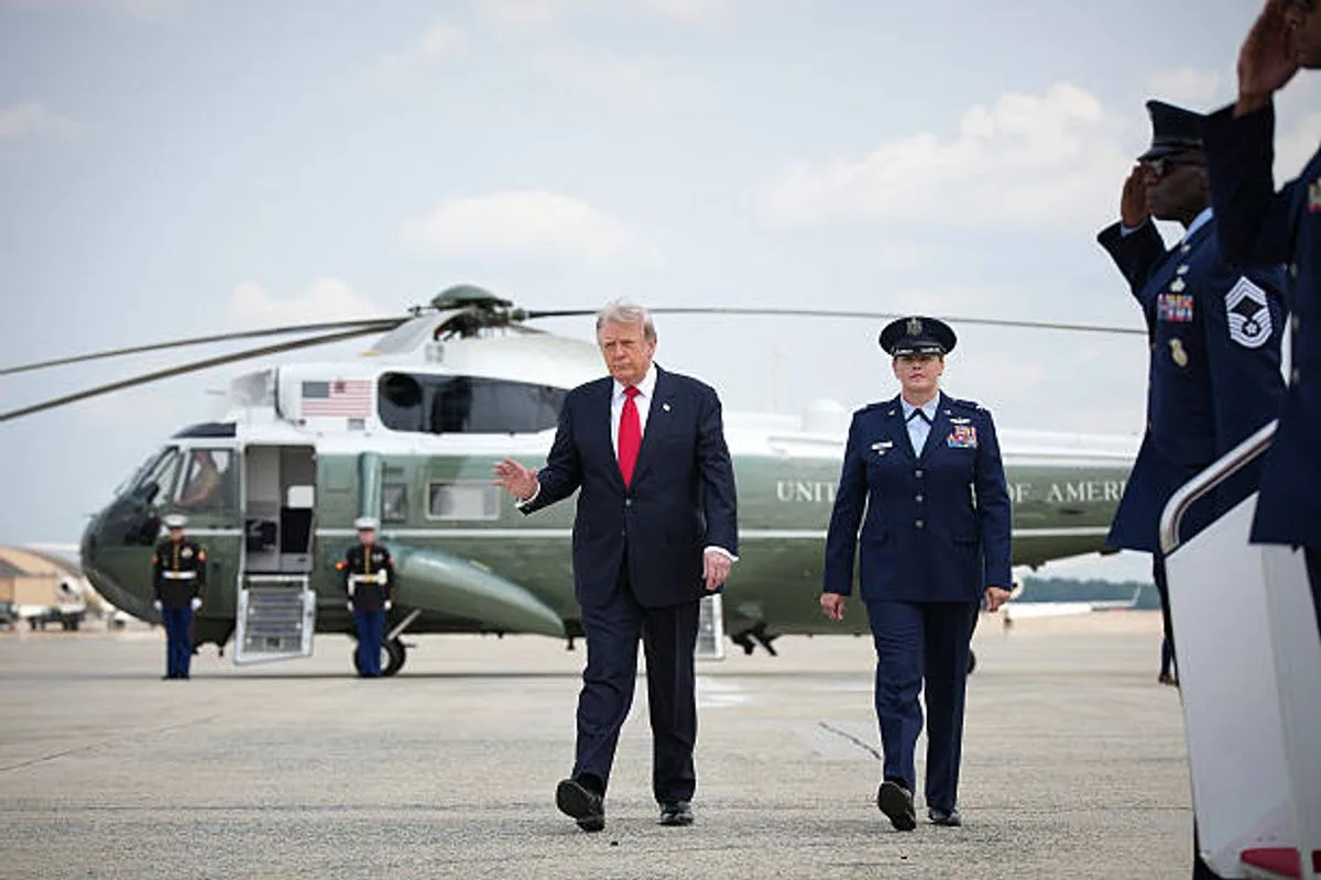 トランプ大統領搭乗のヘリ、旅客機と接近するトラブル…昨年の衝突事故後に強化した安全ルール違反か