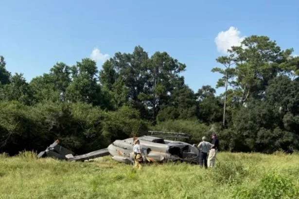 米軍ヘリがアラバマ州の畑に墜落、訓練中の3人全員無事